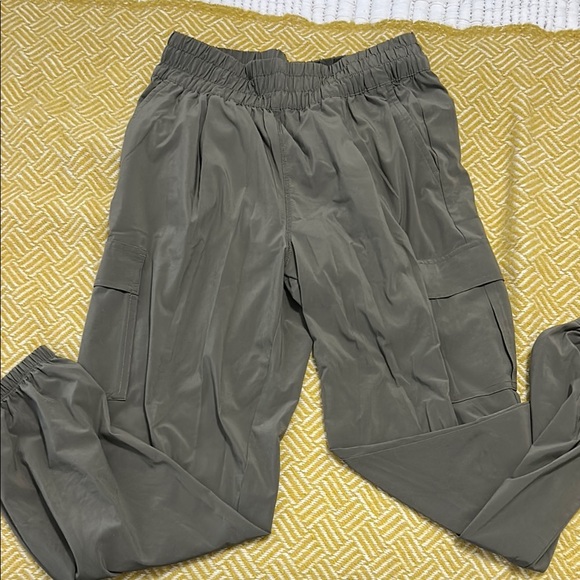 Vuori Villa Joggers - Picture 2 of 5